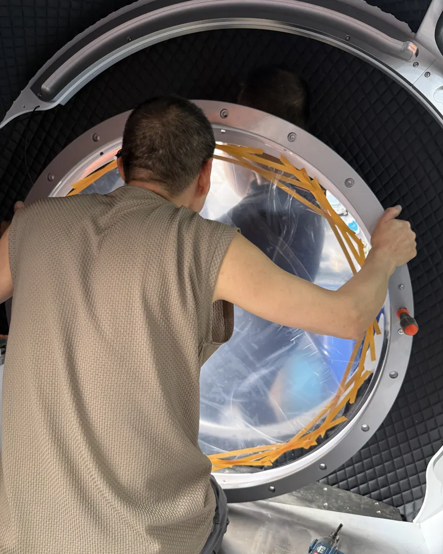 Fitting a window ring to a side module