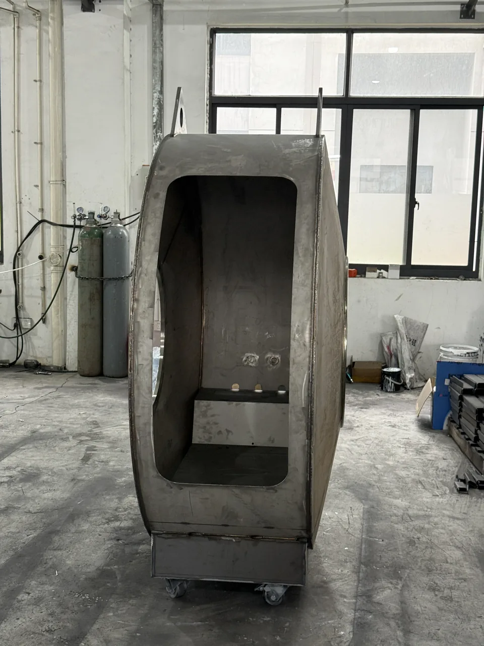 ARC central body in raw steel