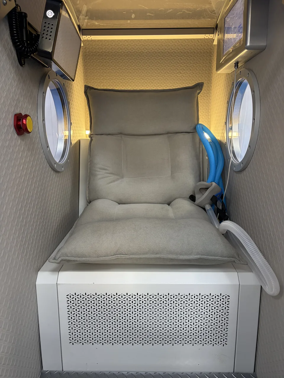 Built-in sofa and infrared panel inside ORION COMPACT