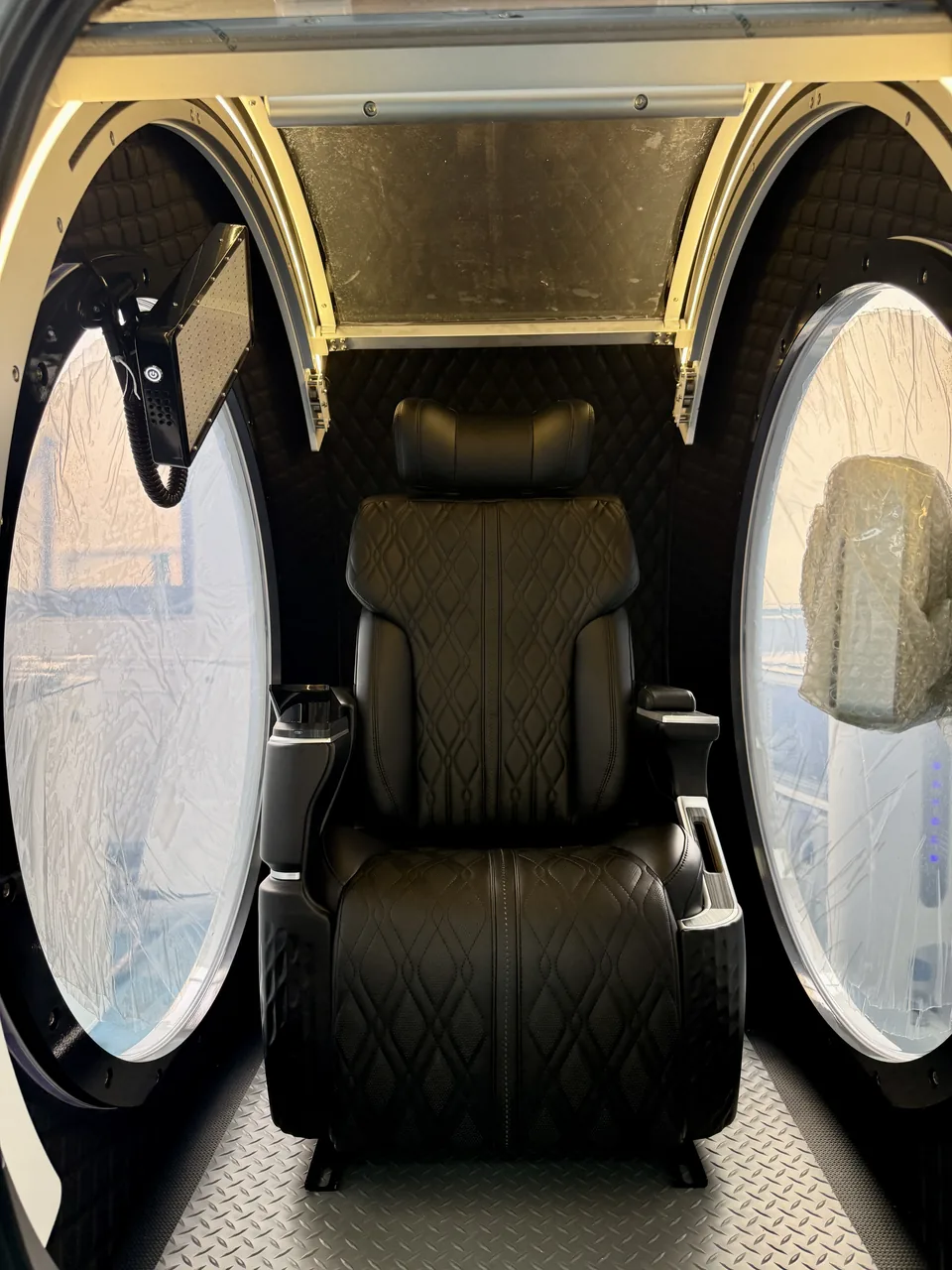 Black quilted seat inside VISTA