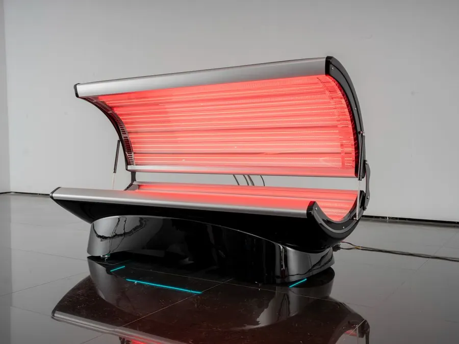 M4N — Canopy open, red LEDs on